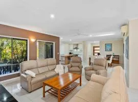 The Seahaven - Modern 5 Bedroom Family Home Close to Beach