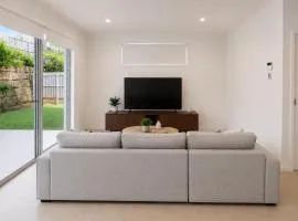 Hinterland Nook Stay near Robina & Cbus