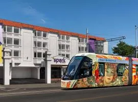 Spark by Hilton Kansas City Plaza Streetcar