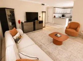 Cozy Retreat Near Airport Patio & Nature