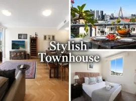 Stylish Balmain Townhouse with Pool & City Views