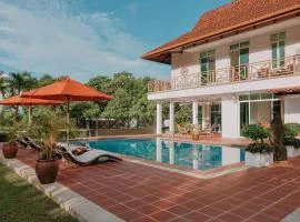 Villa 7 - Waterfront, Pool, Jacuzzi, Sauna & Gym by WOW Holiday Homes
