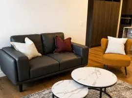 Relaxing 2BR with Lake Views in Eastbourne