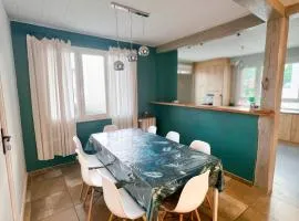 Beautiful house with garden, ideal for a large group