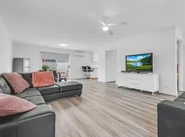 Sleepy Shackell - Sleeps 10, 12pm checkout