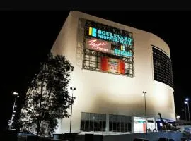 Imperial Boulevard Serviced Apartment Direct Mall Access