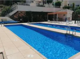 2 Bed House Sleeps 4 - Pool Sea Views Parking