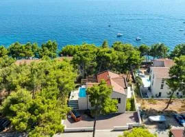 Sunset Luxury Beach Apartment - Private Pool