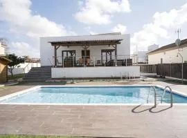 Chalet con Piscina Privada, Jardín y Gran Capacidad 18 personas