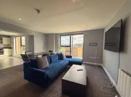 Modern Central Apartment Sleeps 6, Free parking
