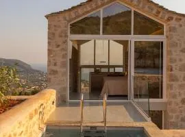 Eks Mani Peninsula Retreat