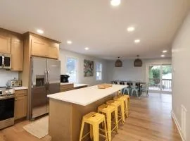 Walk to Harborside Sleeps 16 Boat Trailer Parking