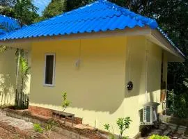 Jungle Breeze Bungalow, Fast WiFi, Quiet Retreat