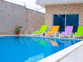 2 chambres et salon vue piscine