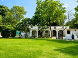 5 Minutes from Airport- Farmify - Peaceful Village Farmstay