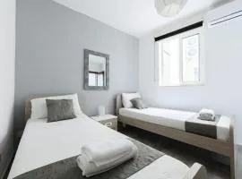 F7 Room 2, Private Bedroom two single beds shared bathroom in shared Flat