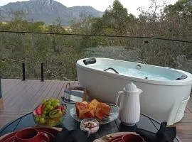 Casa Singular, com banheira na varanda e uma vista espetacular!
