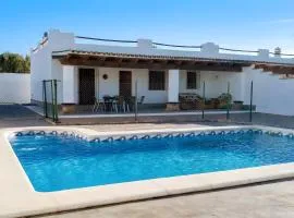 Chalet Piscina Privada vallada cerca del pueblo solo se permite familias y parejas