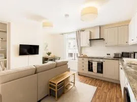 Stylish TownCentre ApartmentKing BedCotswold Way - Pass the Keys