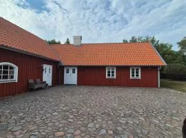 Boende nära havet med tomt