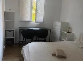 Location in private security residence with free parking, 6 min to Nice center, 1 min for all transports available