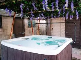 Rochdale House Sleeping 13, Hot Tub & Parking