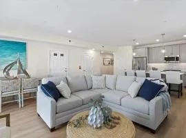 Modern 3BR condo with Pool & Private garage