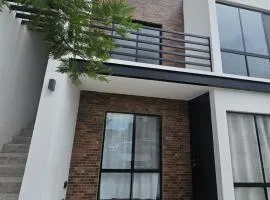 Framboyan 2 New Apartment en Pozos, 5 min to the Industrial Zone
