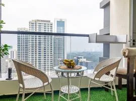 Luxury 21st Fl Condo,Pool,Gym,AC,Nightlife