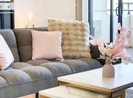 City View Duo, Doorsteps to Everything You Expect