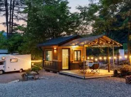 Gapyeong Yumyeongsan Gomone pet Camping