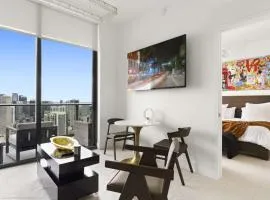 Luxury Penthouse Best Price ,Breathtaking Balcony Views, Ocean & City, Resort Pool, Spa, Gym,