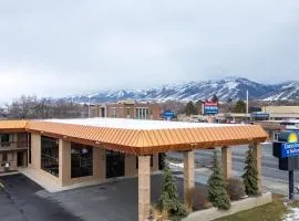 Days Inn & Suites by Wyndham Logan