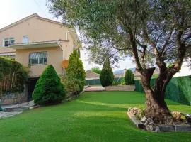 A Happy Place. Casa rural con piscina y barbacoa.