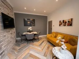 Cosy & Stylish Two Bed Apartment