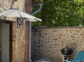 Studio duplex avec spa et cour privée