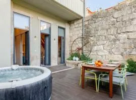 Invictus Escape – Jacuzzi & Charm in the City