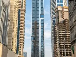 Marina Arcade! Exceptional Location! Pool and Gym Access!