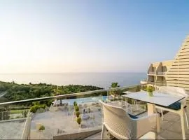 Romantic Jacuzzi Apartment by the Sea,Cape Rodon