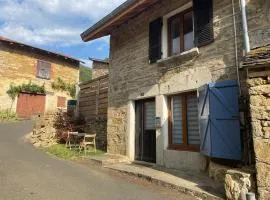 Studio en campagne au cœur d'un village préservé