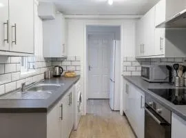 Central & Convenient 4-Bed Terraced House