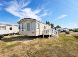 Lovely Caravan At Steeple Bay, Essex Ref 36056A