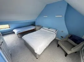 Top of Family Occupied House Double Room with Free Parking in York
