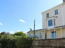 Beautiful Georgian House near the Sea