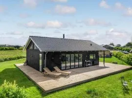 Awesome Home In Føllenslev With Wifi
