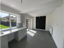 Sleeps 10 4 bed Ripley with Garden & Driveway