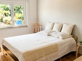 L'Annexe - maison plain-pieds 40m2 , jardin, parking, cour clôturée