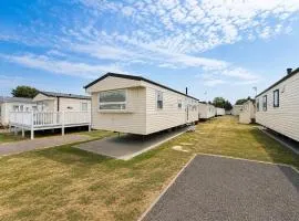 6 Berth Caravan At Steeple Bay Holiday Park In Essex Ref 36092F
