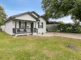 Charming 3-Bedroom Home in Groves