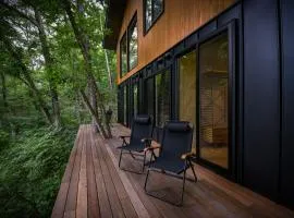 Chalet Hikaru - A Light-Filled Luxury Retreat 4BR